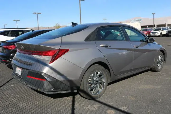 $19287 : Hyundai ELANTRA 2024 SEL 4dr image 6