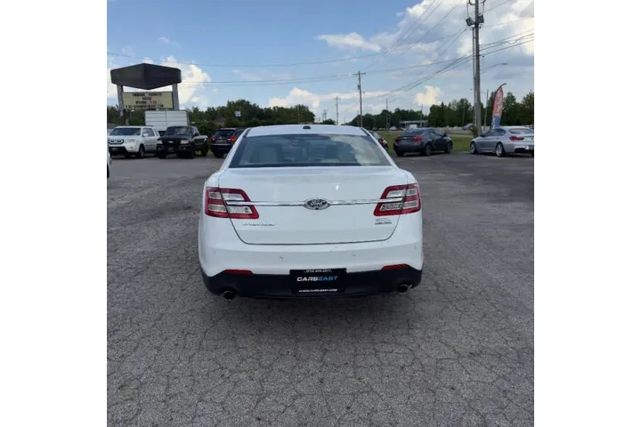 2018 Taurus SEL image 5