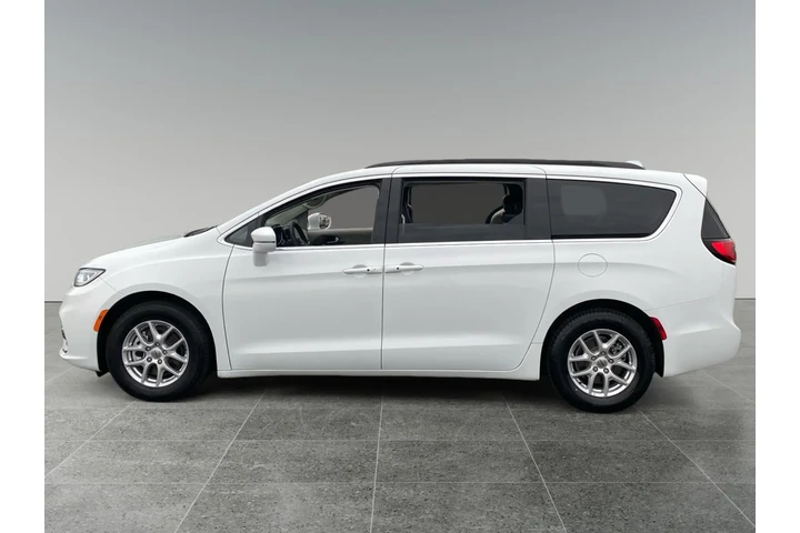 $29635 : Chrysler Pacifica 2022 Touri image 2