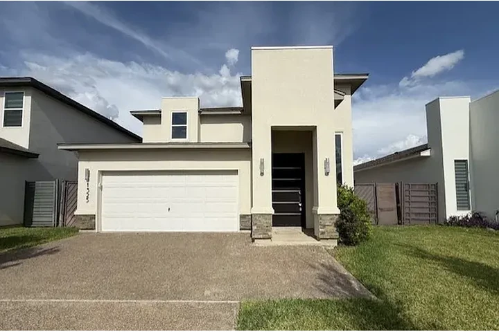 $2000 : HOUSE RENT AVAILABLE LAREDO TX image 2