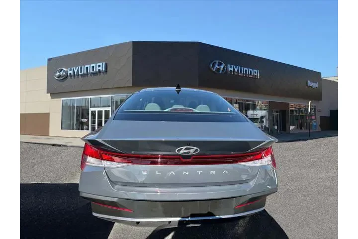 $18588 : Hyundai ELANTRA 2025 SE 4dr image 4