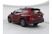 $31998 : Toyota Highlander 2021 XLE 4 thumbnail