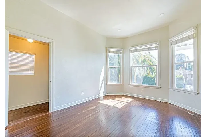 $1450 : 1 Bedroom Apt for rent in LA image 4