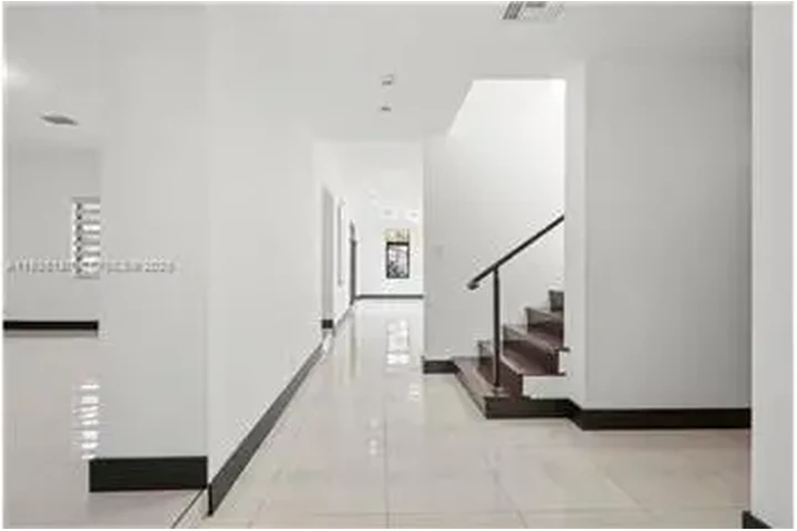 $16000 : Rental property with 4 bedro image 7