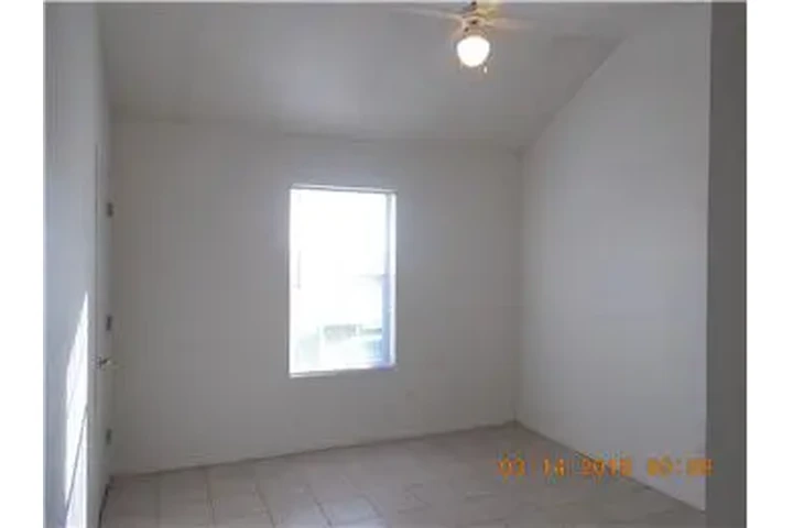$800 : Rental property with 2 bedro image 9