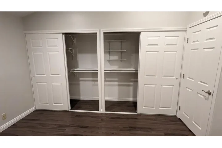 $1490 : Santa Ana - Available Now image 8