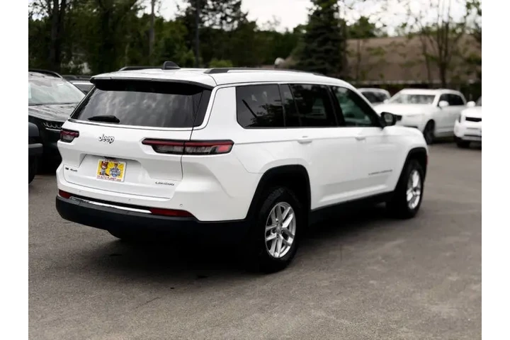$23995 : 2021 Grand Cherokee L Laredo image 9