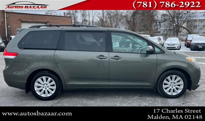 $13900 : Used 2012 Sienna 5dr 7-Pass V image 5