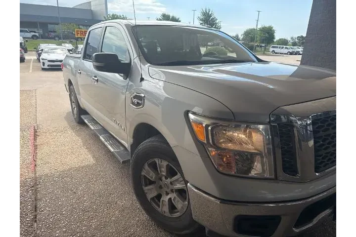 $15333 : Nissan Titan 2017 4x2 S 4dr image 5