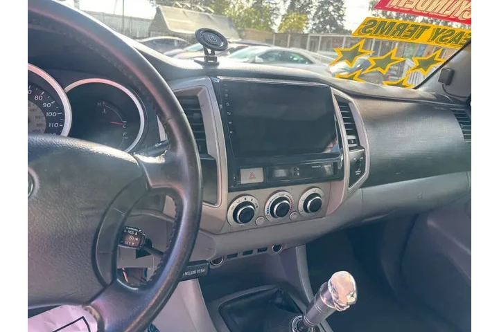 $15599 : 2010 Tacoma PreRunner V6 image 9