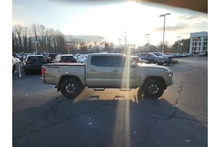 $25565 : Toyota Tacoma 2017 4x4 TRD S image 5