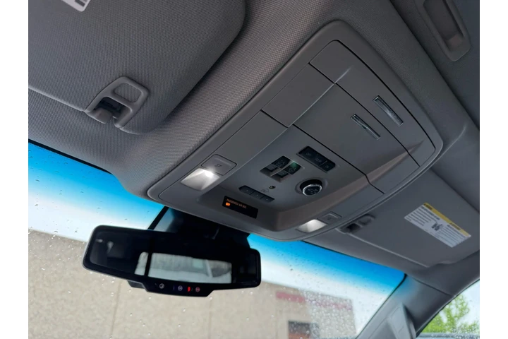 $9996 : 2020 Suburban 2WD LT image 6