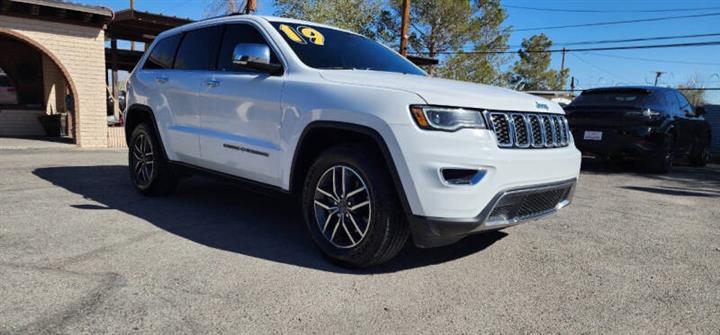 $18995 : 2019 Grand Cherokee Limited image 2