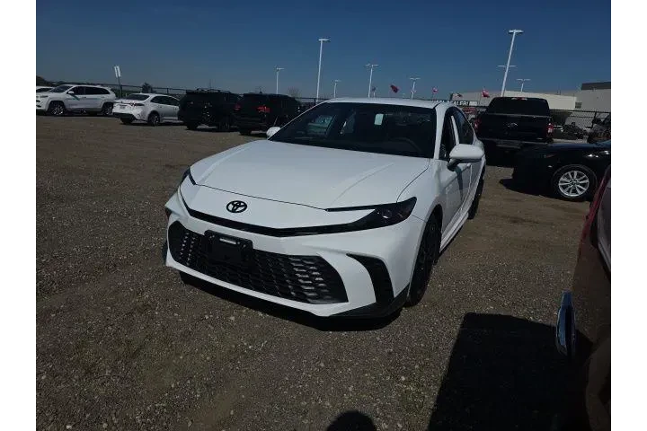 $37900 : Toyota Camry 2026 SE 4dr Sed image 3