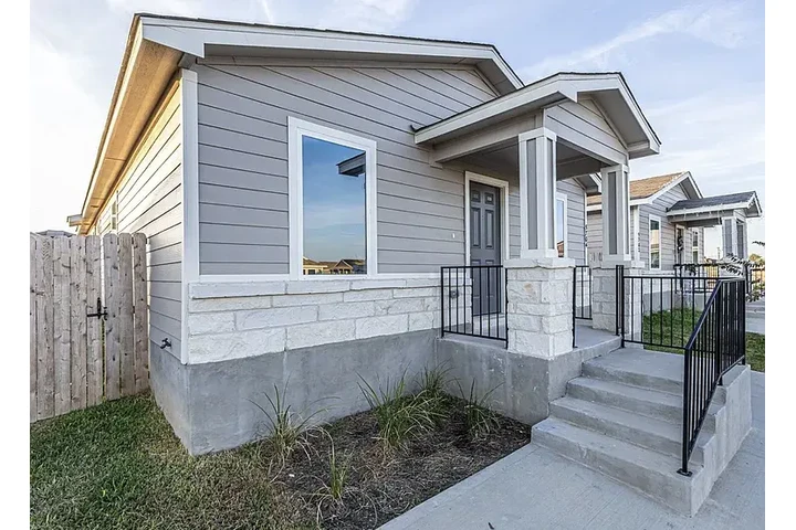$1250 : HOUSE RENT AVAILABLE LAREDO TX image 9