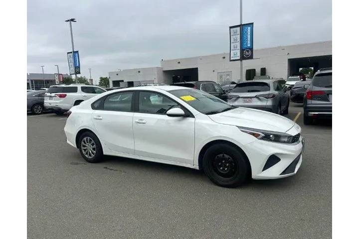 $19998 : Kia Forte 2024 LX 4dr Sedan image 2