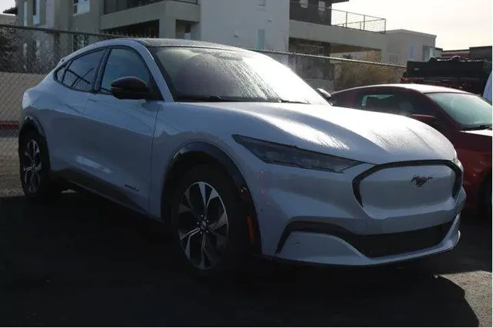 $25390 : Ford Mustang Mach-E 2023 Pre image 4