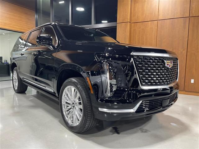 $135995 : Cadillac Escalade Premium image 3