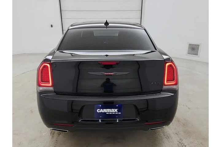 $27998 : Chrysler 300 2023 S V6 4dr S image 6