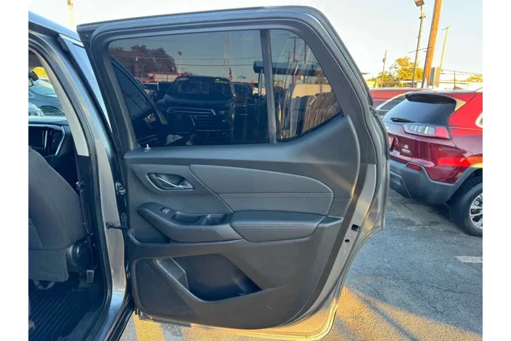$19900 : 2020 Traverse LS image 10