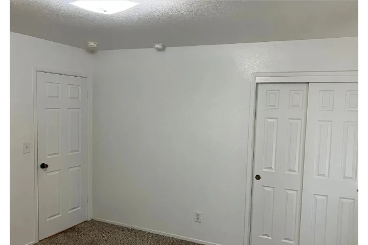 $1000 : charming 3 bedroom, 2bath image 5