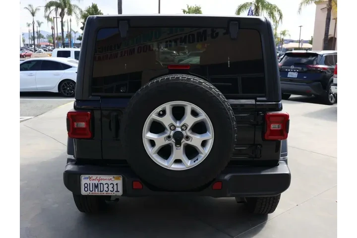 $30702 : Jeep Wrangler Unlimited 2021 image 4