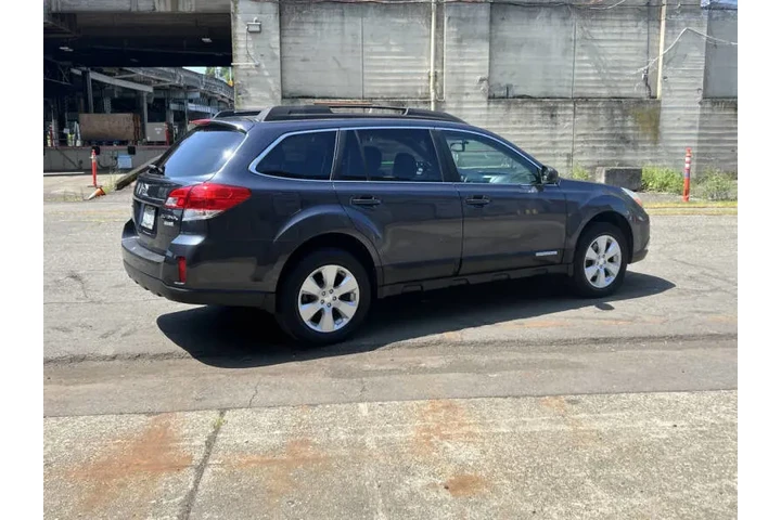 2011 Outback 2.5i Premium image 10