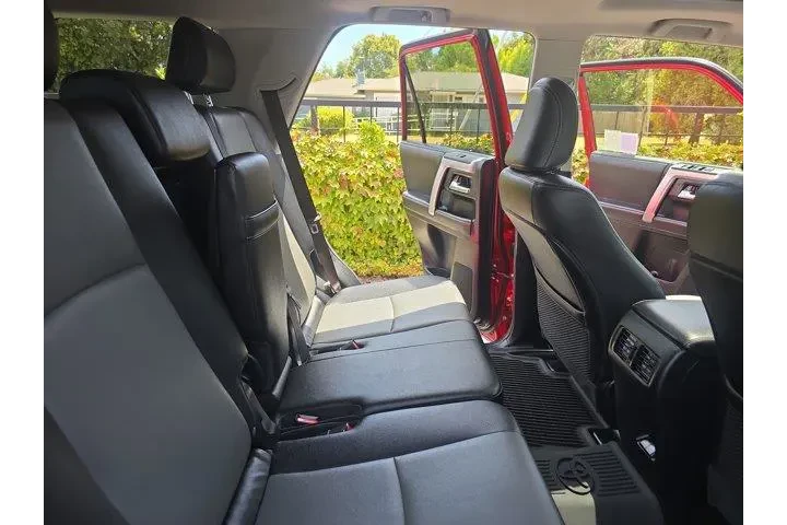 $39995 : Toyota 4Runner 2021 4x4 SR5 image 10