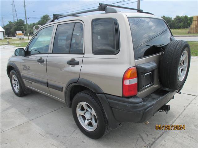 $7495 : 2003 Tracker image 4