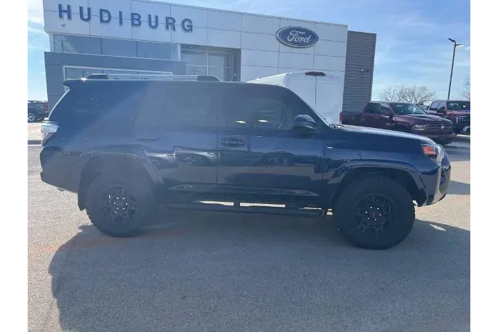 $37690 : Toyota 4Runner 2024 4x4 SR5 image 2