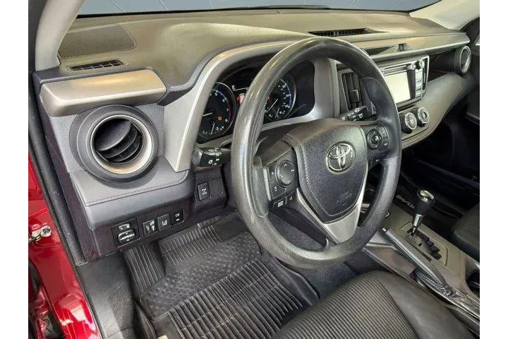 $8999 : Toyota RAV4 2018 AWD LE 4dr image 4