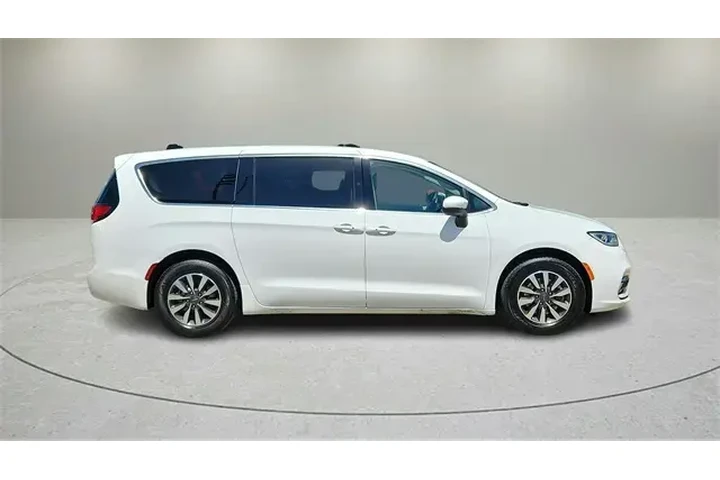 $25207 : Chrysler Pacifica Plug-In Hy image 8