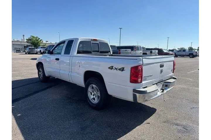 $10982 : Dodge Dakota 2005 4WD SLT 4d image 5