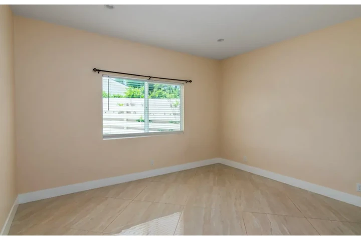 $3500 : 4Bed 3Bath Home in Los Angeles image 4
