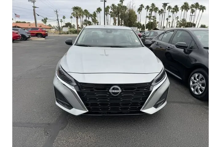 $21999 : Nissan Altima 2024 2.5 SV 4d image 2