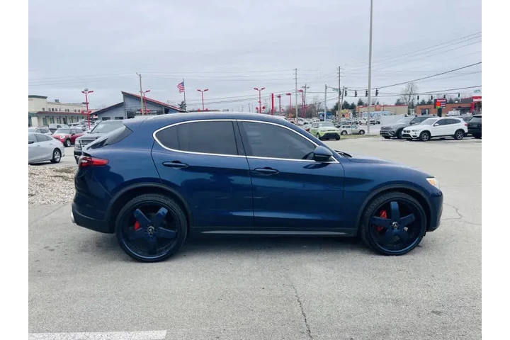 $10999 : 2018 Alfa Romeo Stelvio image 9