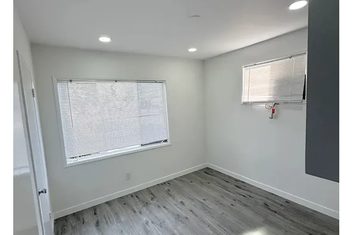 $2330 : Discover this exceptional 4-br image 3