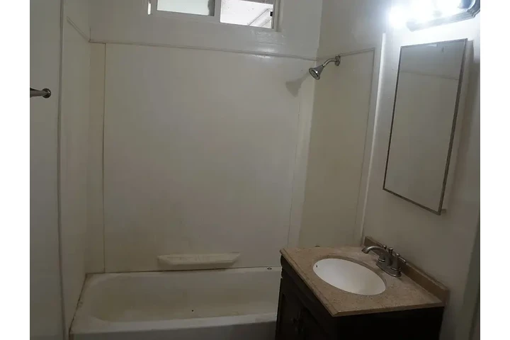$1295 : La Sierra 2 Bedroom 1 Bath Hou image 6