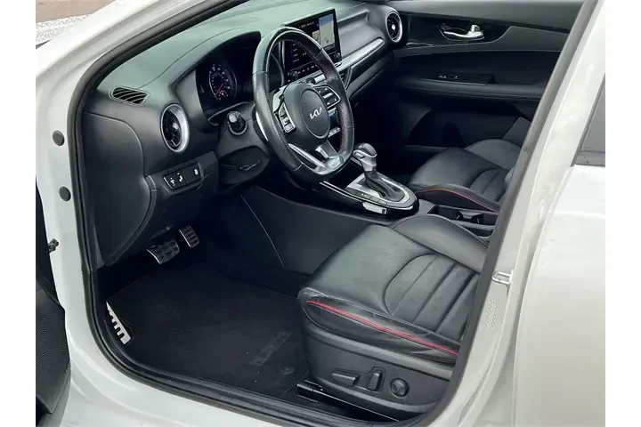 $17580 : Kia Forte 2023 GT 4dr Sedan image 9