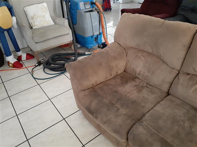 Roberto's Carpet Cleaning image 2
