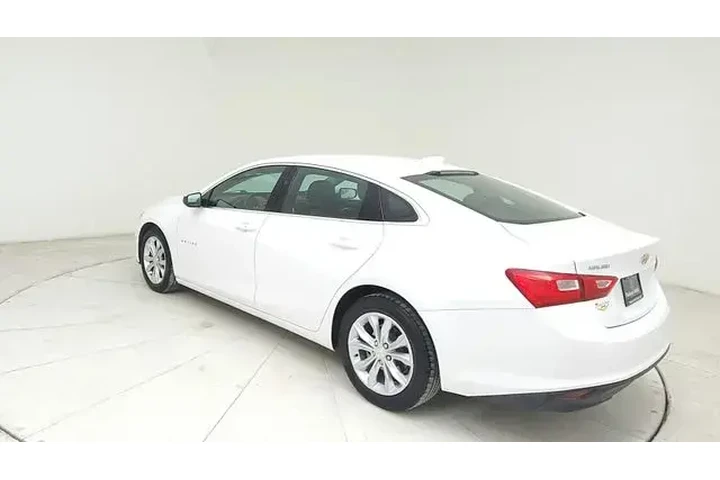 $17983 : Chevrolet Malibu 2023 LT 4dr image 7