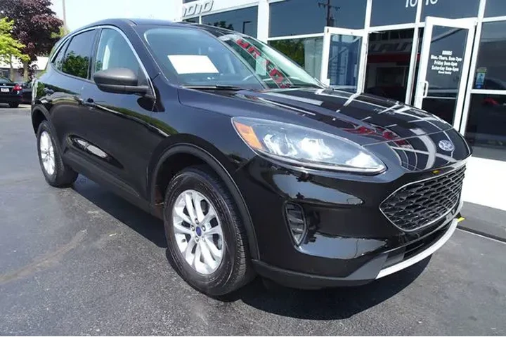 $18999 : 2022 Escape image 2