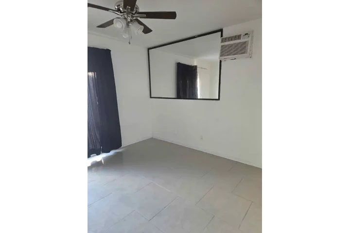 $750 : 2 Cuartos $750/$650, LANCASTER image 5