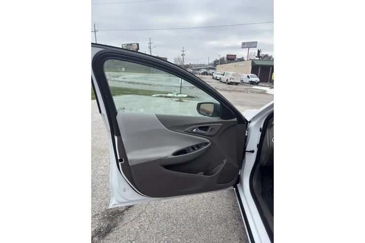 $14399 : 2022 Malibu LT image 8