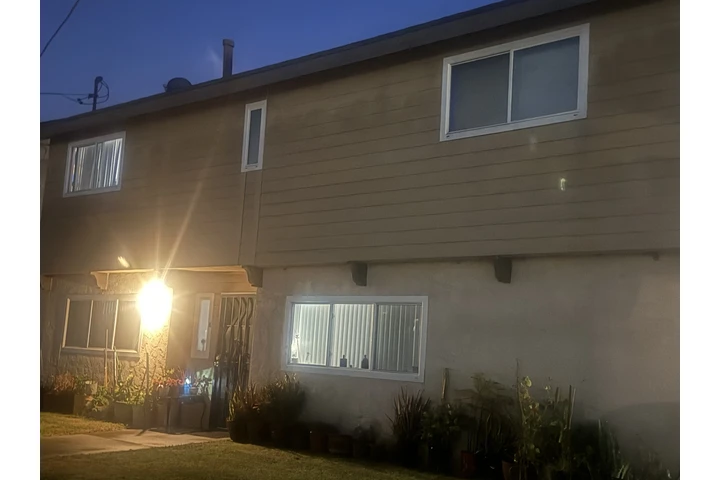 $1075 : ROOM FOR RENT ( GARDENA ) image 8
