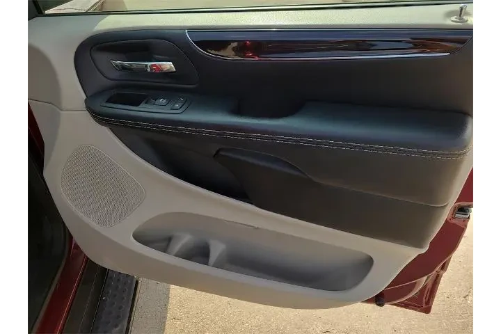 Dodge Grand Caravan 2017 SXT image 8