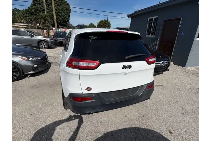 $8350 : 2018 Cherokee Latitude image 5