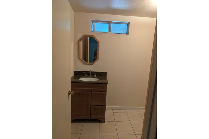 $755 : Cuarto en WHITTIER $755 image 8