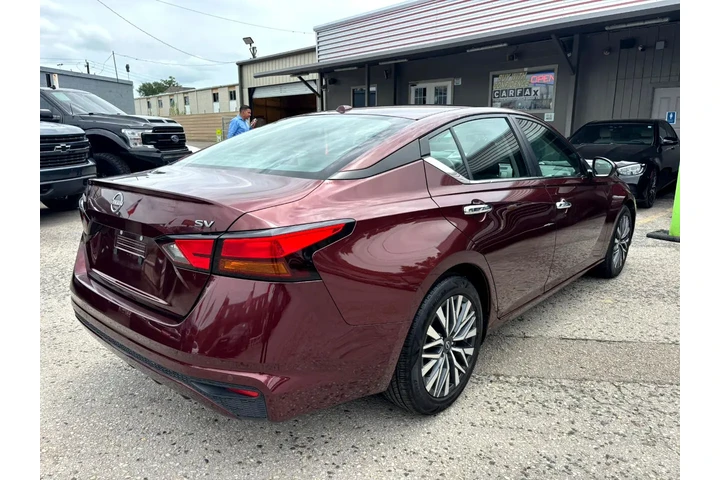 2023 Altima SV FWD image 5