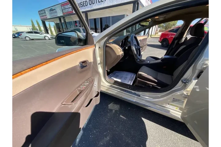 2011 Malibu LT image 6